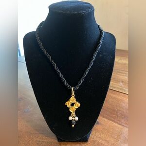 4 Gold Roses Choker Length Necklace